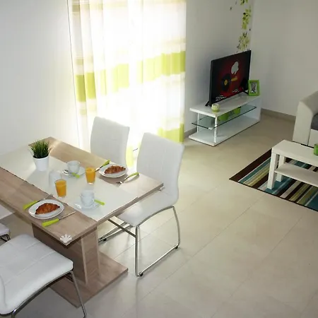 Green Apartment Apartment
