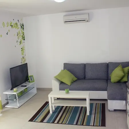 Apartment Green Apartment Vodice