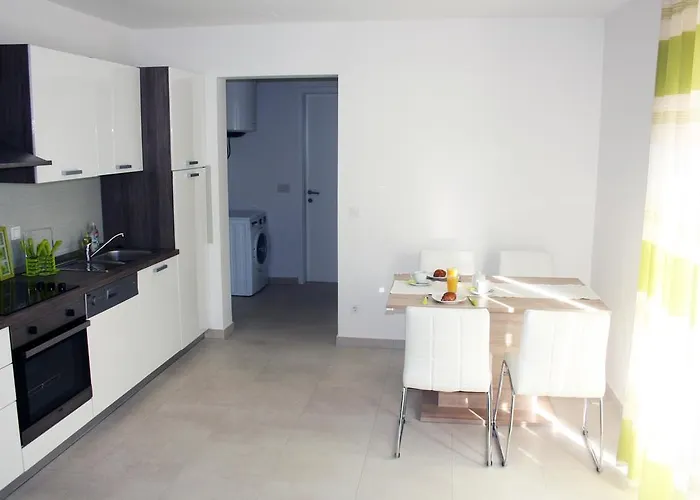 Green Apartment アパート ヴォディツェ